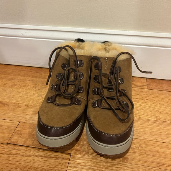 L.L. Bean Mountainside Shearling Sheepskin Suede Boots in women’s size 8.5 - Picture 2 of 7